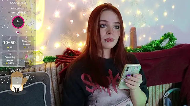 Snapshot of ValBae chatting on December 13, 9:42 pm ValBae online show from December 13, 9:42 pm