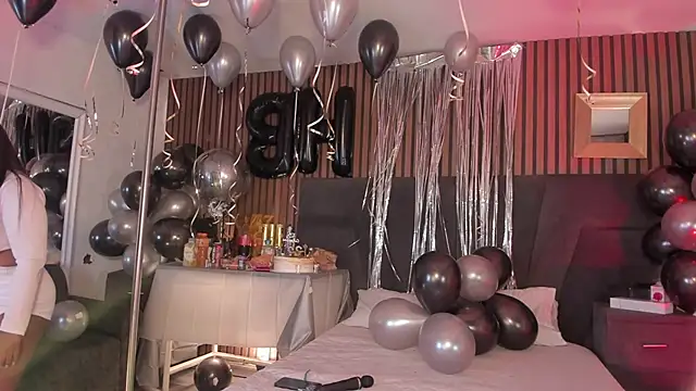 ailynBlaze online show from April 23, 5:52 am