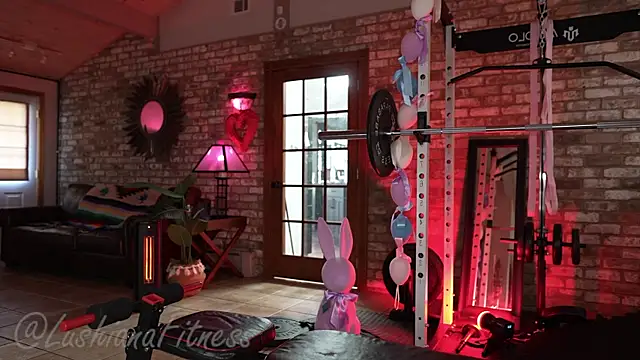 Snapshot of LushianaFitness chatting on April 7, 5:13 pm LushianaFitness online show from April 7, 5:13 pm