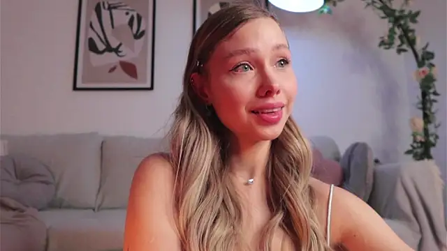 Snapshot of april_blush chatting on October 2, 3:52 pm april blush online show from October 2, 3:52 pm