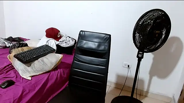 BrandonStond online show from April 22, 3:53 am