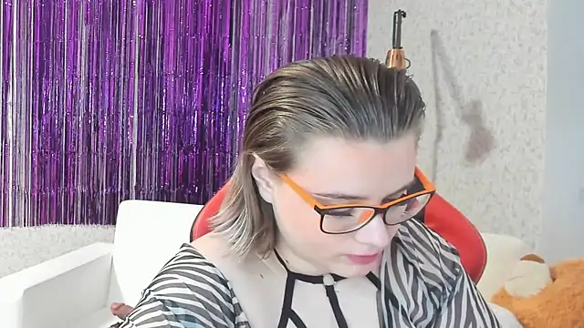 Seductive She Wolf online show from February 8, 8:10 pm