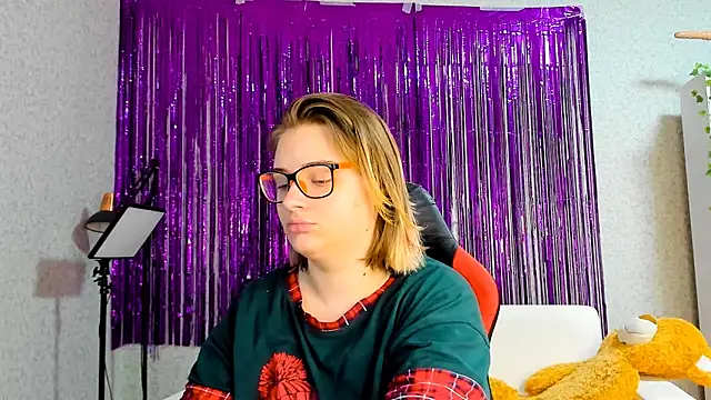 Seductive She Wolf online show from March 15, 10:00 pm