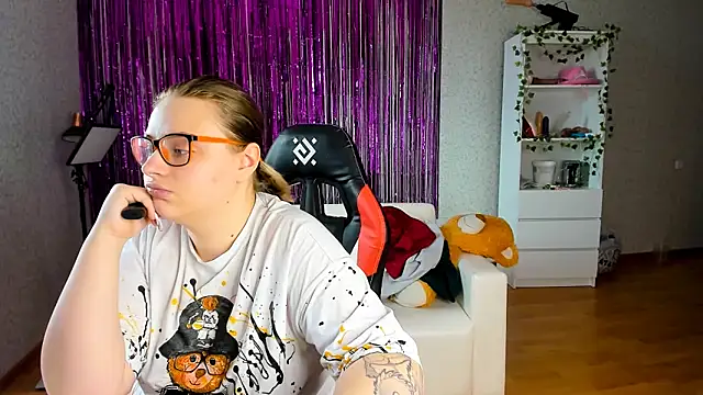 Seductive She Wolf online show from March 18, 6:46 am