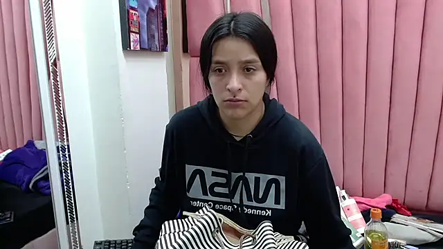 Sarah Hornny online show from March 13, 3:22 am