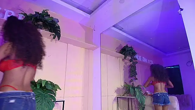 Snapshot of ashley_lemus chatting on January 24, 12:41 pm ashley lemus online show from January 24, 12:41 pm