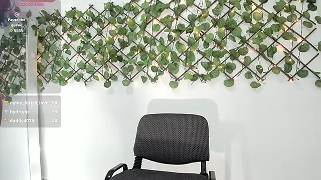 Madeleine  w online show from March 20, 5:04 pm