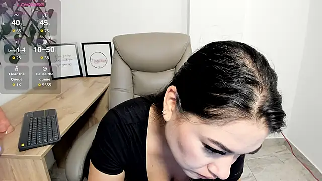 Madeleine  w online show from November 9, 12:20 am