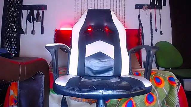 Snapshot of RandyAA_D chatting on December 3, 5:42 am RandyAA D online show from December 3, 5:42 am