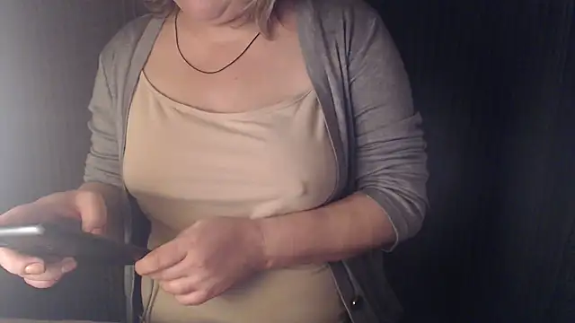 Snapshot of 1BECHA1 chatting on November 29, 5:49 pm 1BECHA1 online show from November 29, 5:49 pm