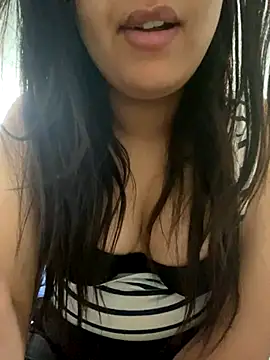 Snapshot of yassminsexy22 chatting on December 5, 12:00 pm yassminsexy22 online show from December 5, 12:00 pm