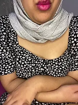 Snapshot of yassminsexy22 chatting on January 10, 1:52 pm yassminsexy22 online show from January 10, 1:52 pm