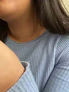 Snapshot of yassminsexy22 chatting on February 6, 8:29 am yassminsexy22 online show from February 6, 8:29 am