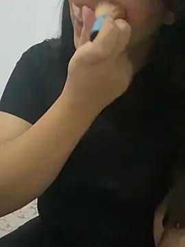 Snapshot of yassminsexy22 chatting on September 24, 6:11 pm yassminsexy22 online show from September 24, 6:11 pm