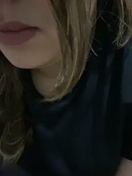 Snapshot of yassminsexy22 chatting on February 2, 1:21 pm yassminsexy22 online show from February 2, 1:21 pm