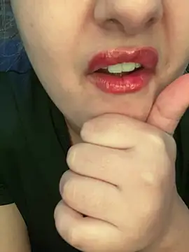 Snapshot of yassminsexy22 chatting on February 13, 9:33 pm yassminsexy22 online show from February 13, 9:33 pm