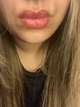 Snapshot of yassminsexy22 chatting on February 14, 12:35 pm yassminsexy22 online show from February 14, 12:35 pm