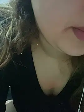 Snapshot of yassminsexy22 chatting on February 20, 7:47 pm yassminsexy22 online show from February 20, 7:47 pm