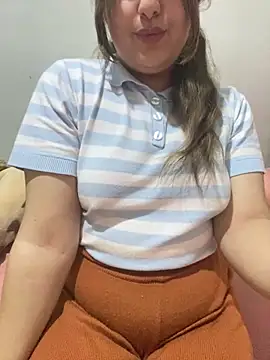 Snapshot of yassminsexy22 chatting on February 21, 7:37 pm yassminsexy22 online show from February 21, 7:37 pm