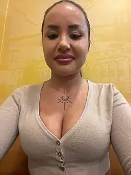 Snapshot of beautydiamond chatting on April 30, 8:20 am beautydiamond online show from April 30, 8:20 am