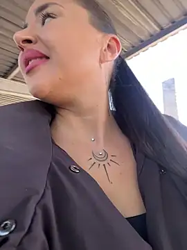 Snapshot of beautydiamond chatting on May 3, 7:58 am beautydiamond online show from May 3, 7:58 am