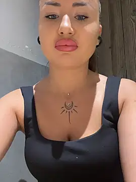 Snapshot of beautydiamond chatting on May 10, 8:08 am beautydiamond online show from May 10, 8:08 am