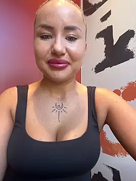 Snapshot of beautydiamond chatting on May 15, 7:59 am beautydiamond online show from May 15, 7:59 am