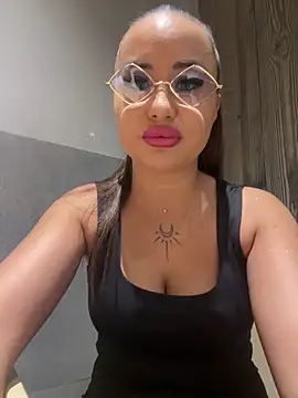 Snapshot of beautydiamond chatting on May 24, 7:46 am beautydiamond online show from May 24, 7:46 am