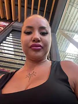 Snapshot of beautydiamond chatting on May 28, 8:11 am beautydiamond online show from May 28, 8:11 am