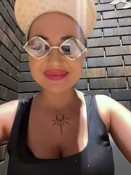 Snapshot of beautydiamond chatting on June 6, 7:57 am beautydiamond online show from June 6, 7:57 am