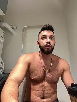 Snapshot of LoveIsBlind_ chatting on December 7, 8:11 am LoveIsBlind  online show from December 7, 8:11 am