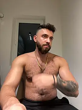 Snapshot of LoveIsBlind_ chatting on December 7, 7:54 pm LoveIsBlind  online show from December 7, 7:54 pm