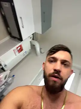 Snapshot of LoveIsBlind_ chatting on December 9, 10:11 am LoveIsBlind  online show from December 9, 10:11 am