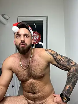 Snapshot of LoveIsBlind_ chatting on December 24, 10:28 pm LoveIsBlind  online show from December 24, 10:28 pm