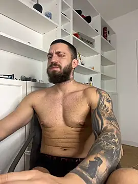 Snapshot of LoveIsBlind_ chatting on October 3, 4:09 am LoveIsBlind  online show from October 3, 4:09 am