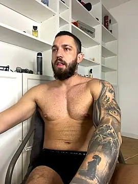 Snapshot of LoveIsBlind_ chatting on October 4, 7:39 am LoveIsBlind  online show from October 4, 7:39 am