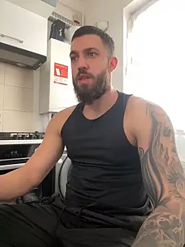 Snapshot of LoveIsBlind_ chatting on October 28, 9:13 am LoveIsBlind  online show from October 28, 9:13 am