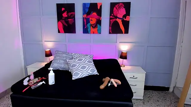 Elizabeth Santos online show from February 3, 11:05 pm