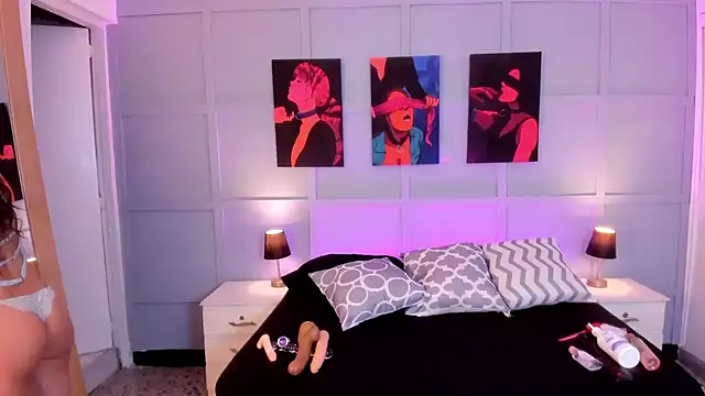 Elizabeth Santos online show from February 25, 8:51 pm