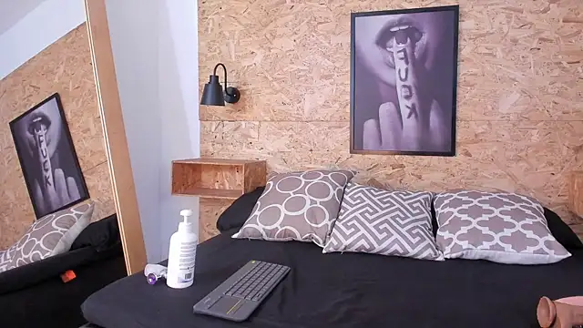 Elizabeth Santos online show from March 19, 10:09 pm