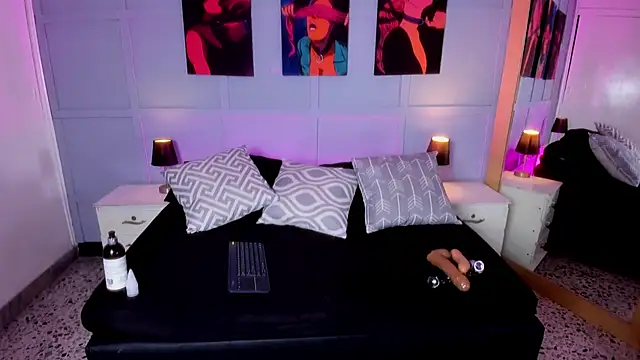 Elizabeth Santos online show from October 17, 8:11 pm