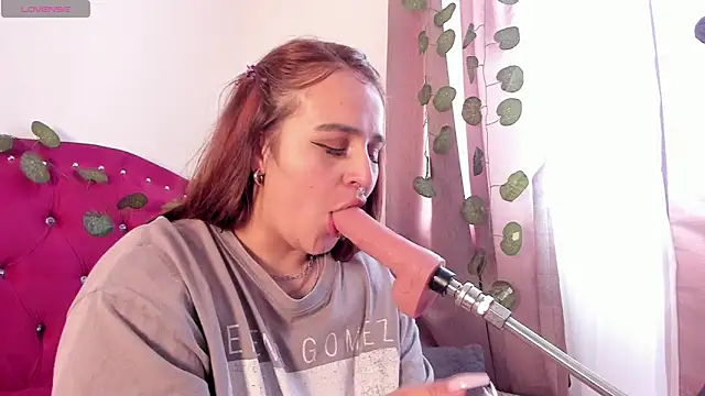 Snapshot of evy_orange1 chatting on December 1, 7:36 pm evy orange1 online show from December 1, 7:36 pm