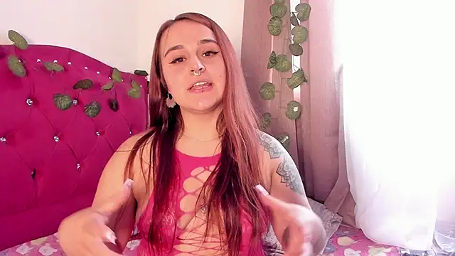 Snapshot of evy_orange1 chatting on December 6, 8:18 pm evy orange1 online show from December 6, 8:18 pm