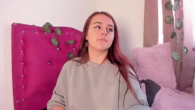 Snapshot of evy_orange1 chatting on December 9, 5:30 pm evy orange1 online show from December 9, 5:30 pm