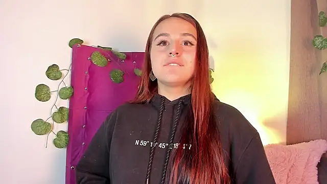 Snapshot of evy_orange1 chatting on January 19, 3:08 am evy orange1 online show from January 19, 3:08 am