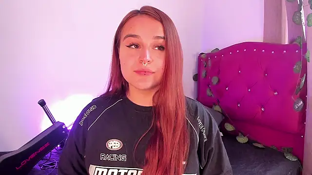 Snapshot of evy_orange1 chatting on January 28, 5:46 pm evy orange1 online show from January 28, 5:46 pm