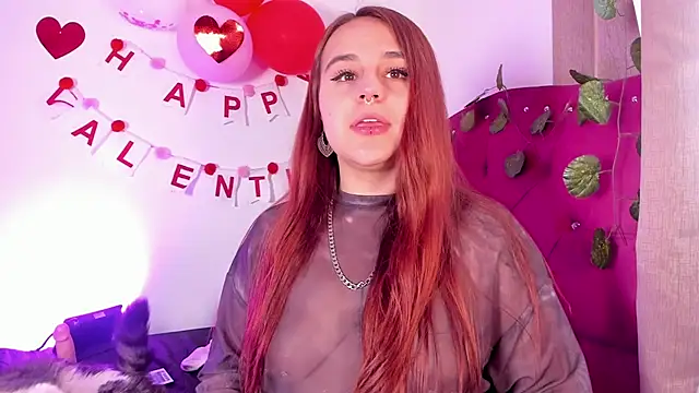 Snapshot of evy_orange1 chatting on February 6, 3:41 pm evy orange1 online show from February 6, 3:41 pm