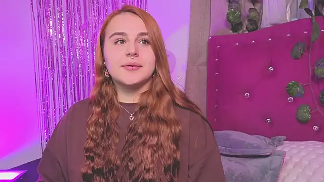 Snapshot of evy_orange1 chatting on September 10, 12:32 am evy orange1 online show from September 10, 12:32 am