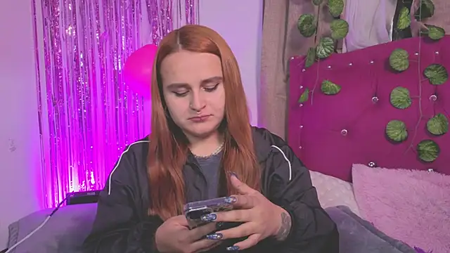 Snapshot of evy_orange1 chatting on September 14, 2:33 am evy orange1 online show from September 14, 2:33 am