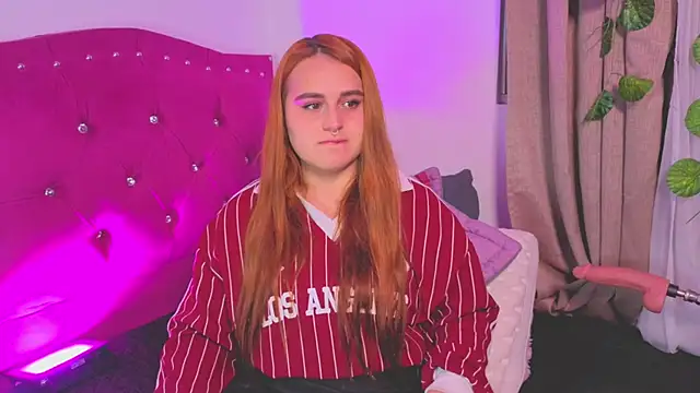 Snapshot of evy_orange1 chatting on September 29, 12:38 am evy orange1 online show from September 29, 12:38 am